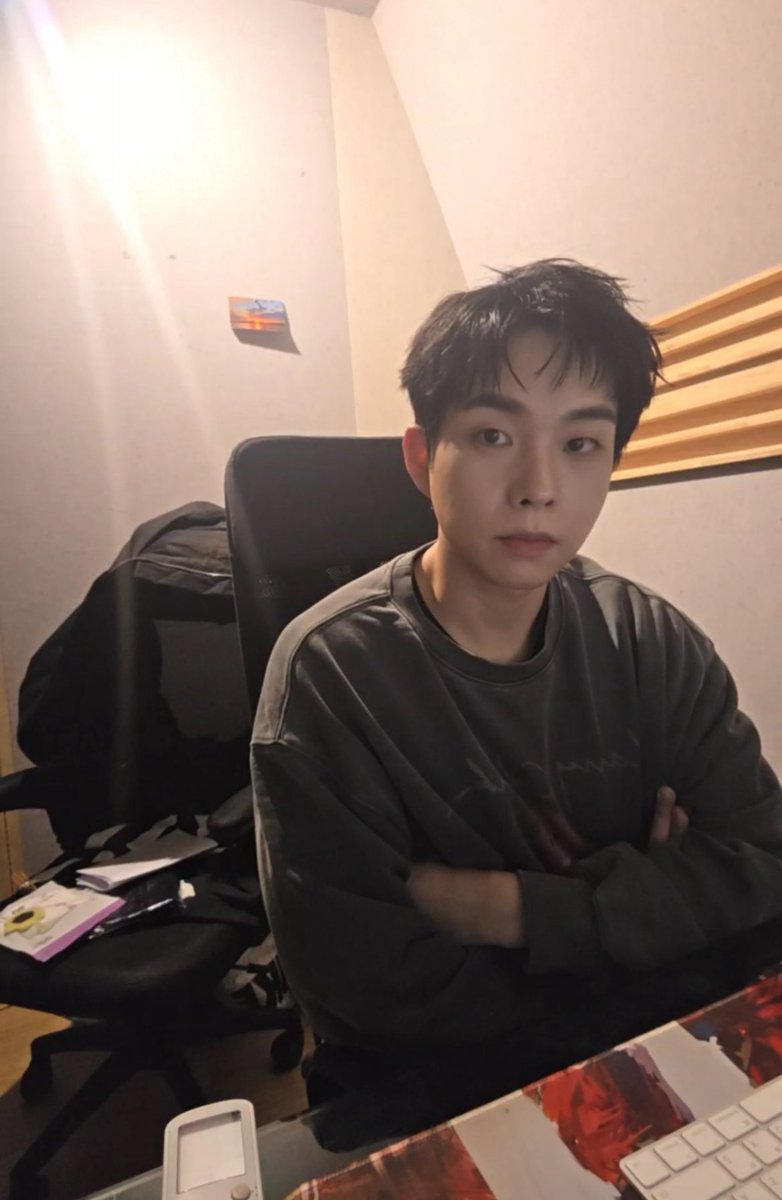 상엽이 별 이유 없이 인사하려고 라방 켰대ㅜㅜ