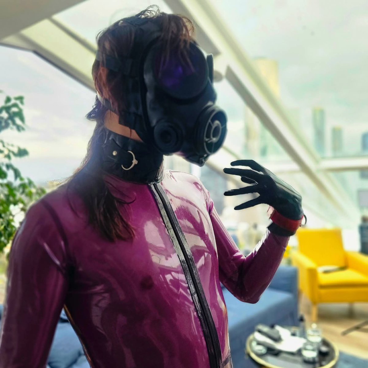 Stay covered in this weekend's rain, Sydney!
#latex #catsuit #rubber #gasmask

Ft <a href="/NoirLatex/">NoirLatex</a>