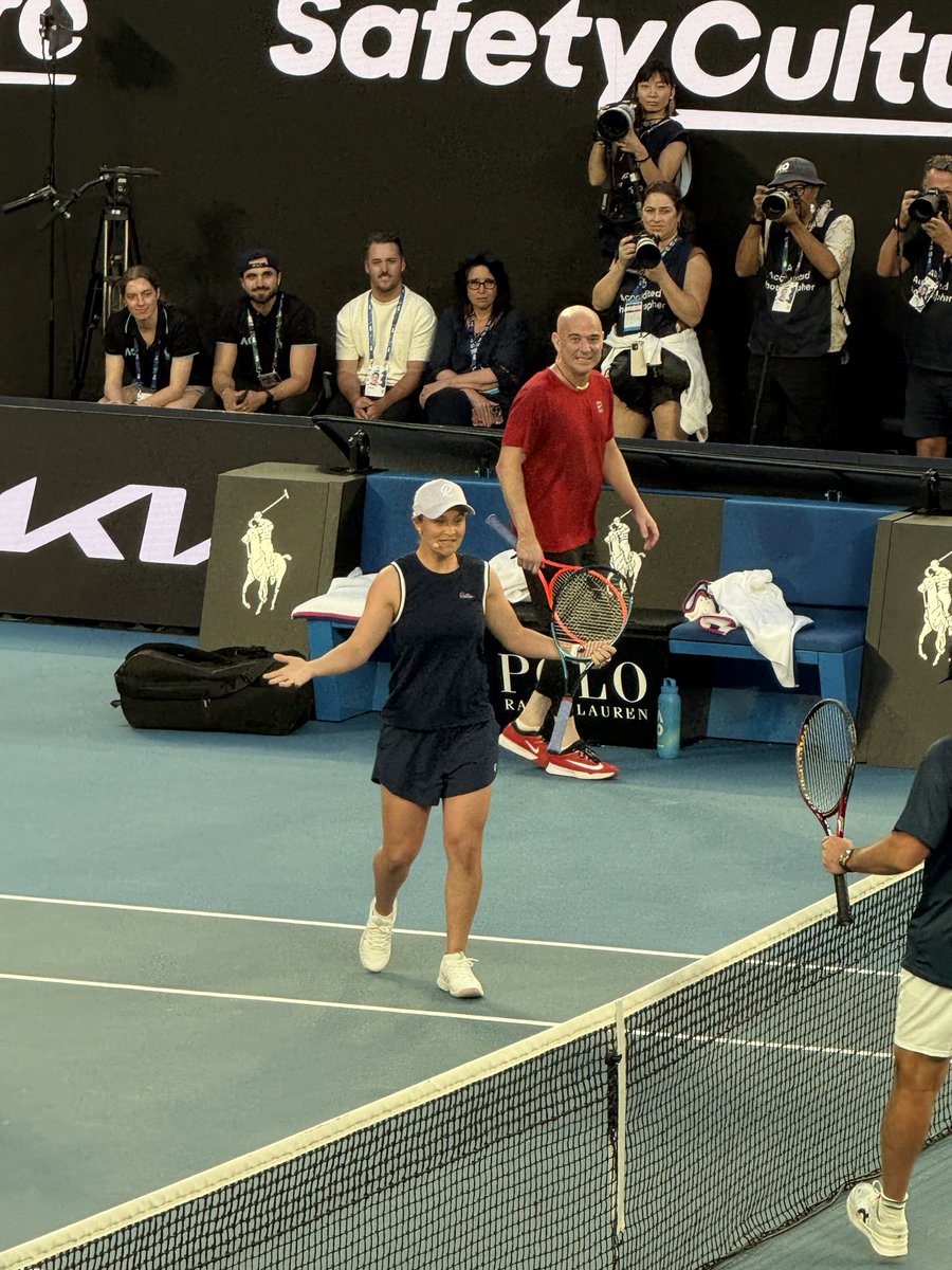 Jen is IT 🐨🎾📱 tweet media