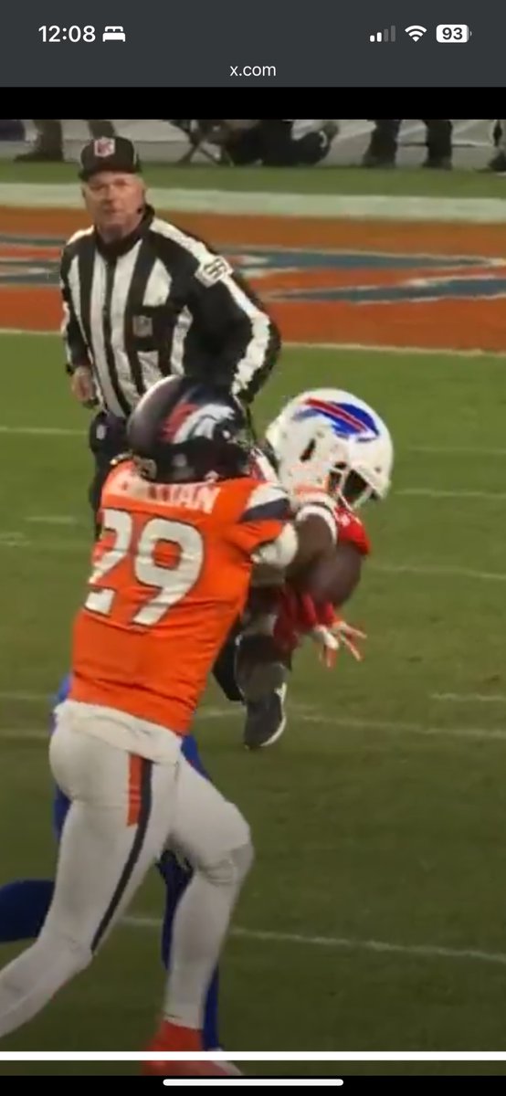 SouthNJtoFL's tweet photo. @Yab4L @Chuckykickass @JJWatt And the elbow hits after the 2 feet shin knee and hip https://t.co/5z8UGO06N0