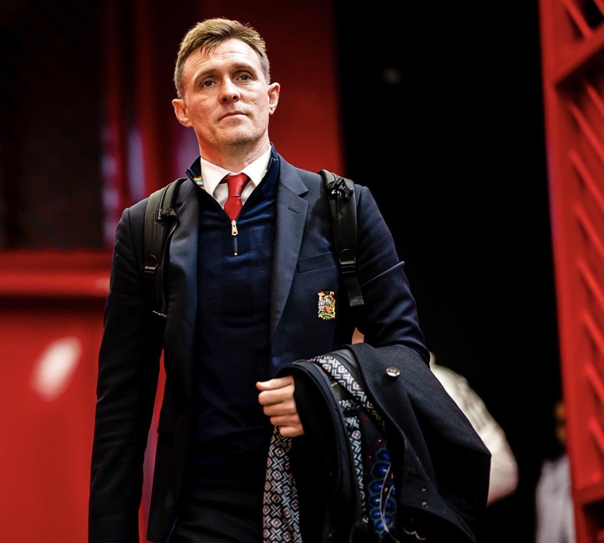 chichaa_14's tweet image. United style 👹❤️
สิ่งนึงที่ชอบมากๆคือความใส่ใจรายละเอียดเล็กๆน้อยๆของทั้ง 2 คน ที่เลือกจะใส่สูททางการของสโมสรมาสนามในวันแรกที่คุมทีมในบ้าน แล้วตอนแข่งค่อยเปลี่ยนใส่ของสปอนเซอร์ ทั้งที่สโมสรไม่ได้บังคับ
รู้เลยว่าภูมิใจและเป็นเกียรติมากๆที่ได้เป็นโค้ชให้สโมสรที่ตัวเองรัก 😍