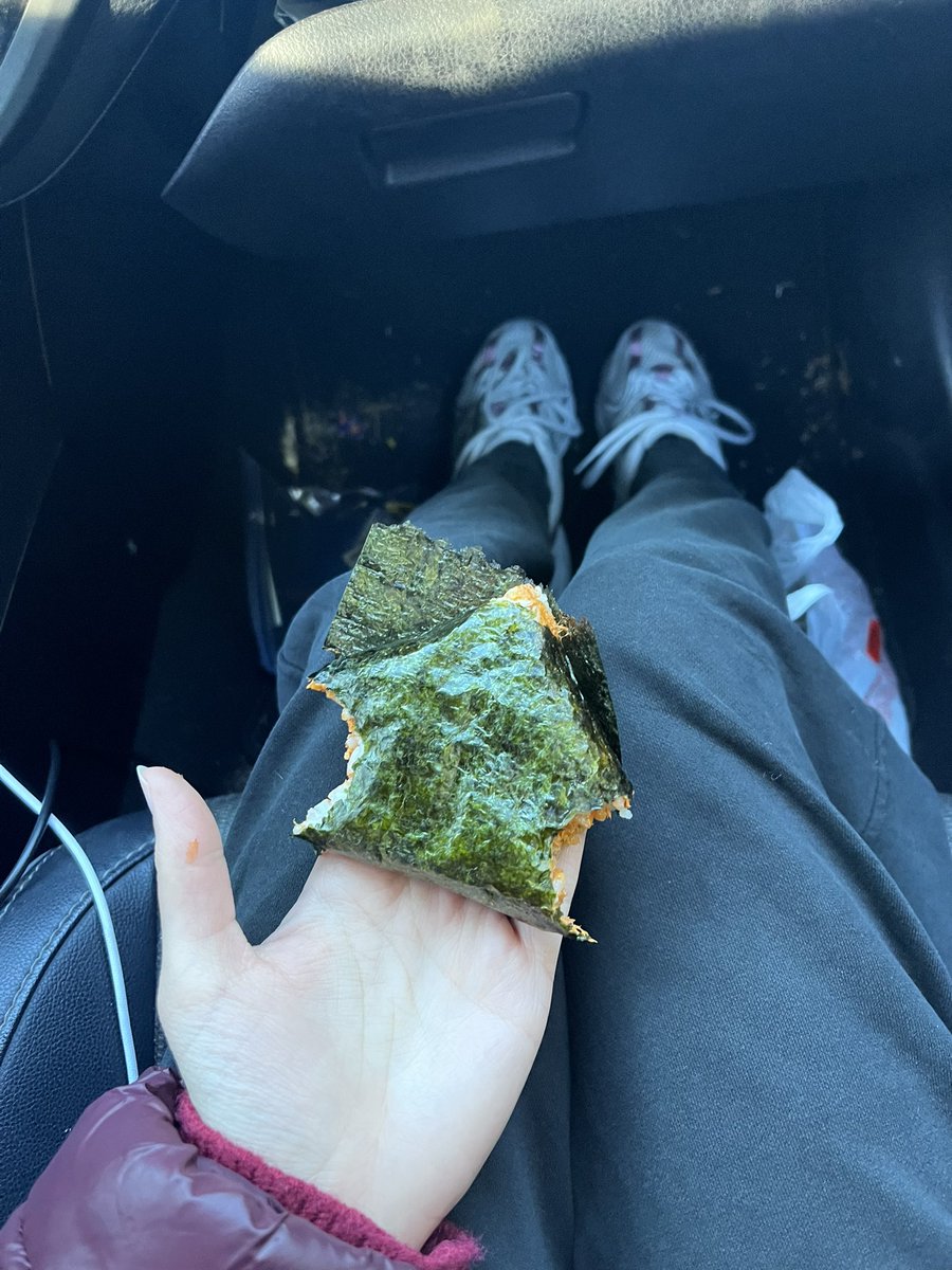flmcamera's tweet image. some people pass blunts in the car, my hg and i pass the onigiri to see who’s gonna lose at last bite (i won)
