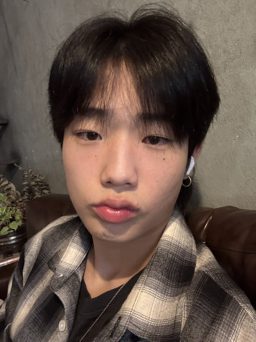 ethankahn_v's tweet image. ทำอะไรอยู่คับบ