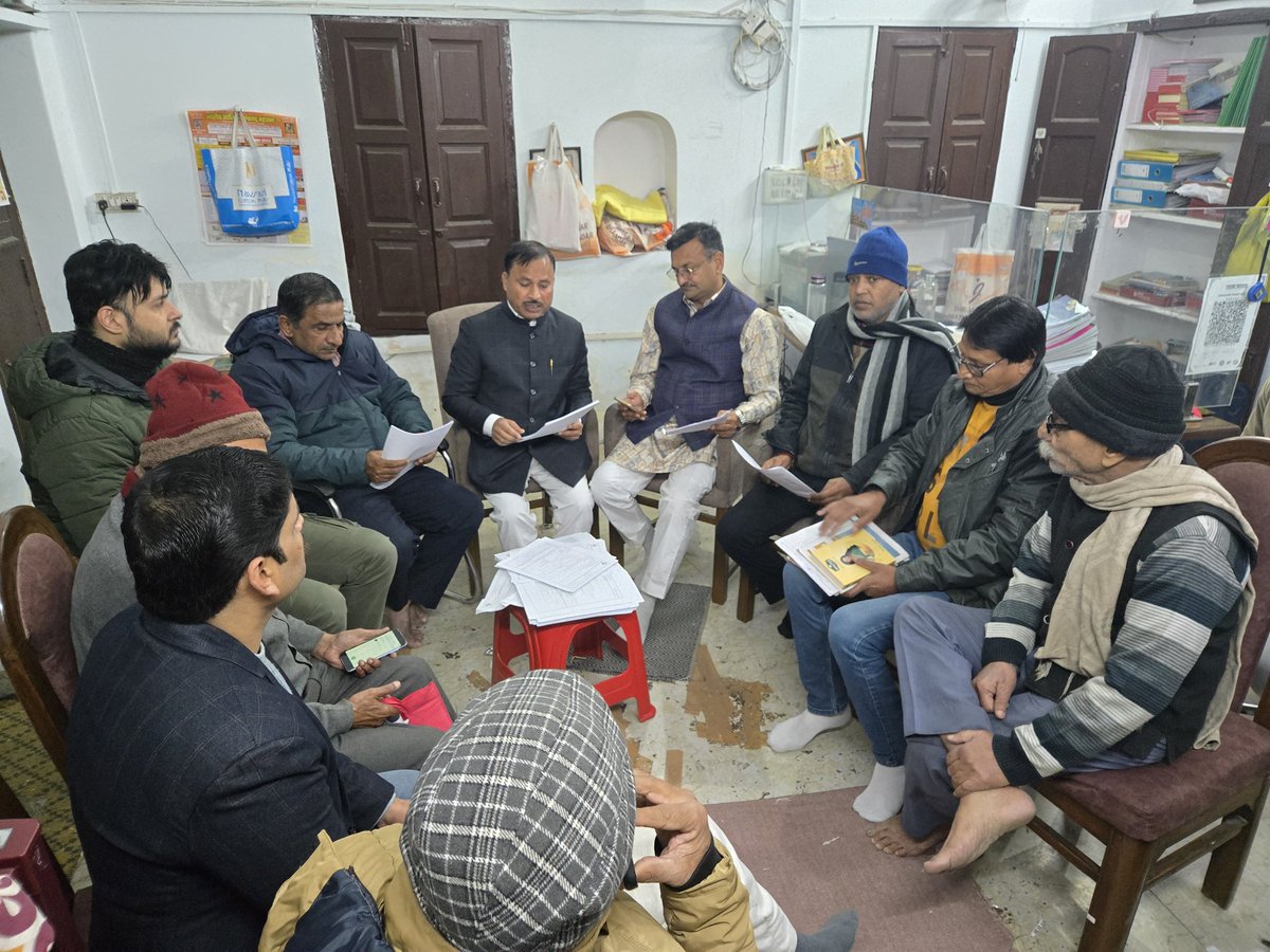 आज विधानसभा क्षेत्र हापुड़ के दक्षिण मंडल में शक्ति केंद्र गांधी गंज में बूथ संख्या 155 पर बूथ अध्यक्षों के साथ वोटर लिस्टों का निरीक्षण कर छुटी वोट बनवाने एवं गलत वोट कटवाने के कार्य को गति देने के लिए उत्साहित किया।
BJP Uttar Pradesh
MYogiAdityanath
Bharatiya Janata Party (BJP)