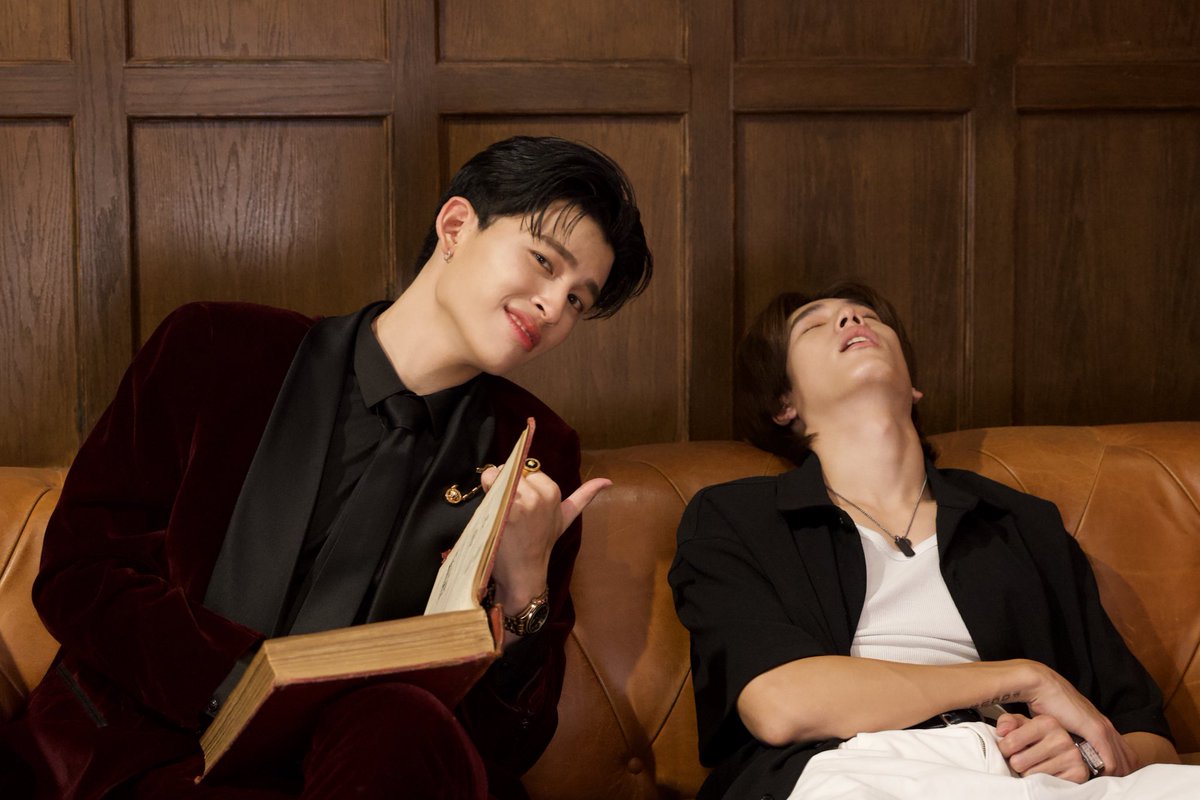 xiseks's tweet photo. ถ้าเริ่มแล้ว ก็เอานิ้วชี้กับนิ้วก้อยชูออกมาด้วยเซ่ #MeAndTheeSeriesFinalEP https://t.co/xIwRyRmSrS