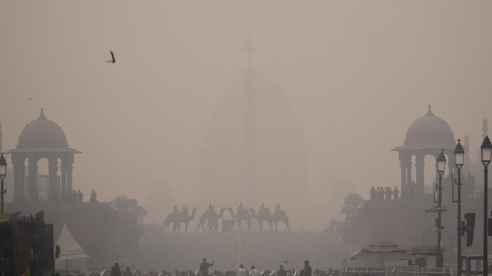 TimesAlphabet's tweet image. Strictest pollution curbs under GRAP-4 back as Delhi air turns severe, AQI at 428

According to official data, Delhi's AQI stood at 400 at around 4 pm on January 17, but showed a rapid upward trend and worsened to 428 by 8 pm.