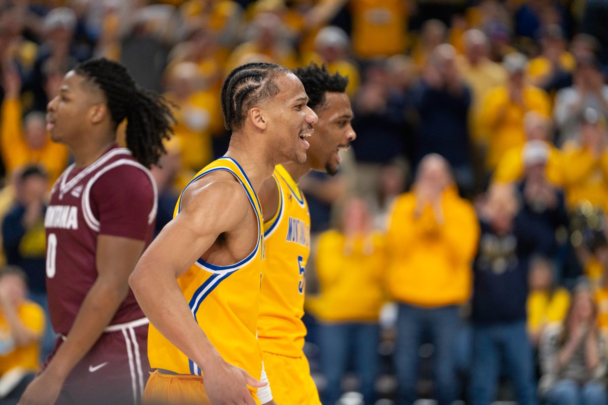 MSUBobcatsMBB's tweet photo. What a night in Bozeman! 🤩

#Attitude | #GoCatsGo https://t.co/nmVPAZUHxd