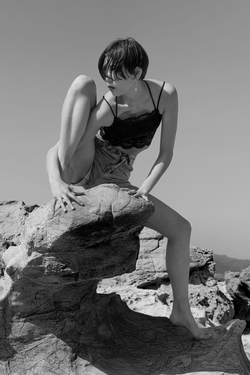 Negative_Pop's tweet image. Form ! Form ! Form ! 　麒麟×maiko
#TokyoPortraitAward2025
#NegativePop 賞受賞
「フォルム、フォルム、フォルム！
フォルムを切り取る。フォルムを創る。
フォルムの配置で構図を創る。
フォルムの量感、質感が美を生み出す」
▶︎ negativepop.net/production/for… #negapo #portrait @kirin_photoo