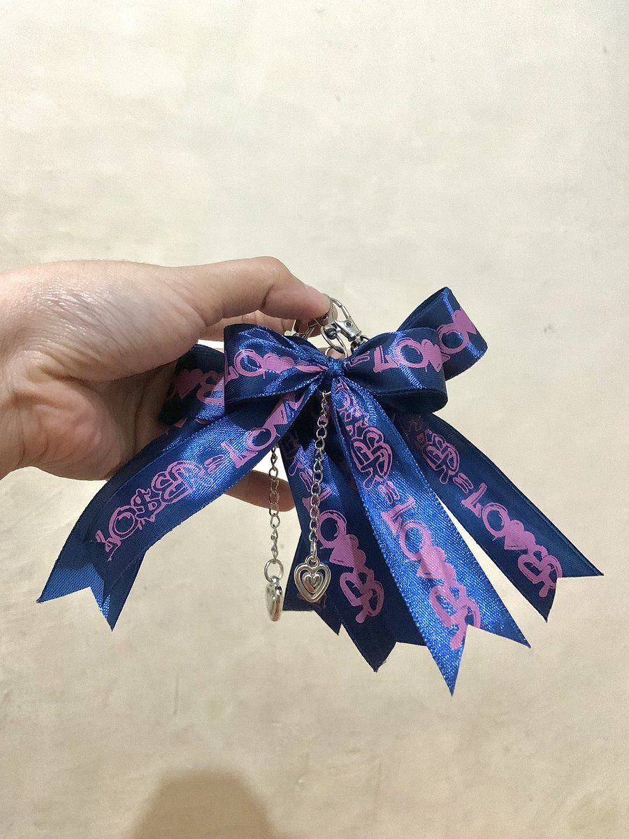 Mintaecolate_'s tweet image. TXT Act: Tomorrow Freebies ✨
📍Kuala Lumpur

✨ Ribbon Keychain ✨

I'll give out randomly on d-day 🥰
See you there moa 🥰

#TXTinKL #ACT_TOMORROW #ACT_TOMORROW_IN_KL