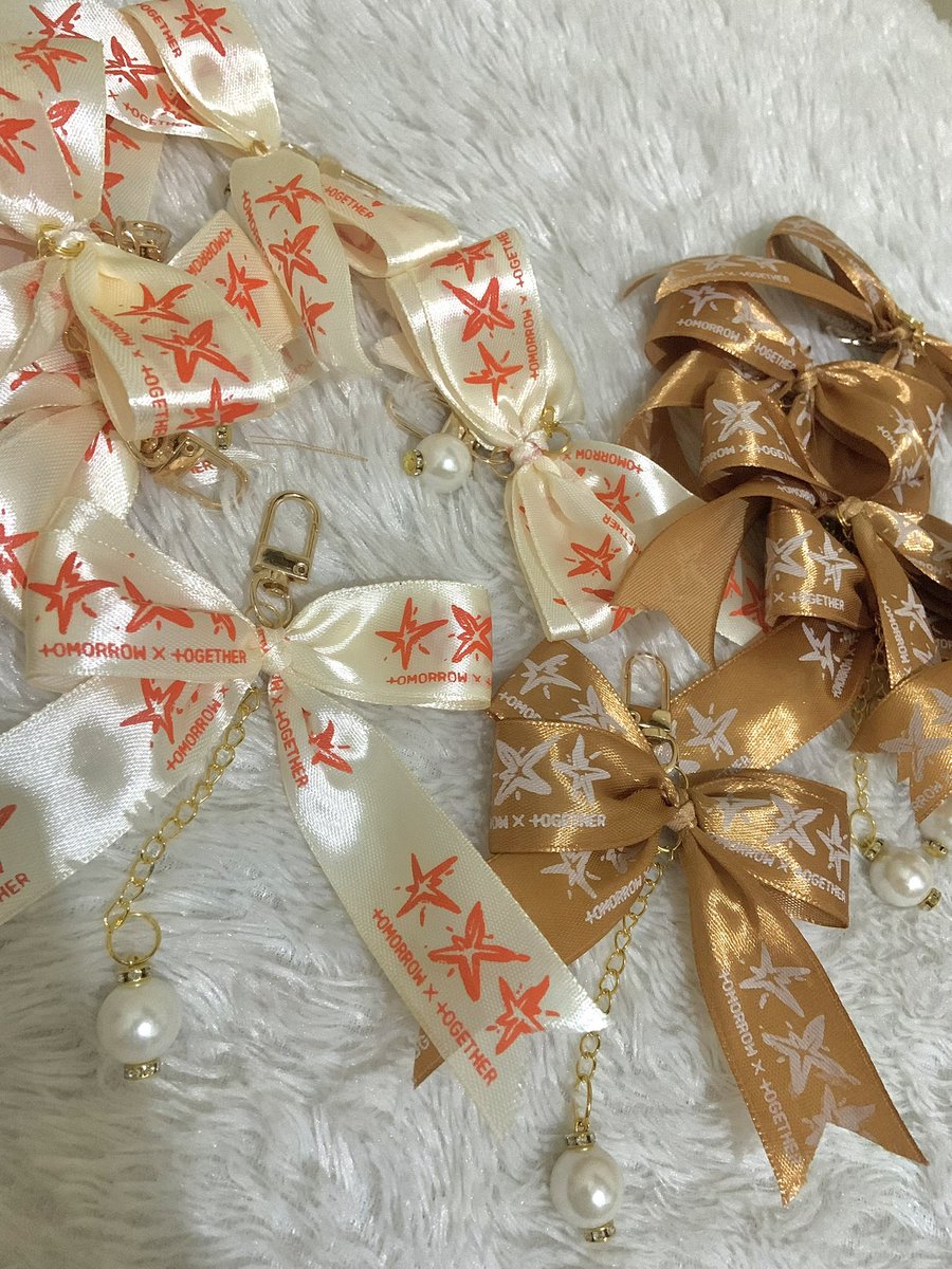 Mintaecolate_'s tweet image. TXT Act: Tomorrow Freebies ✨
📍Kuala Lumpur

✨ Ribbon Keychain ✨

I'll give out randomly on d-day 🥰
See you there moa 🥰

#TXTinKL #ACT_TOMORROW #ACT_TOMORROW_IN_KL