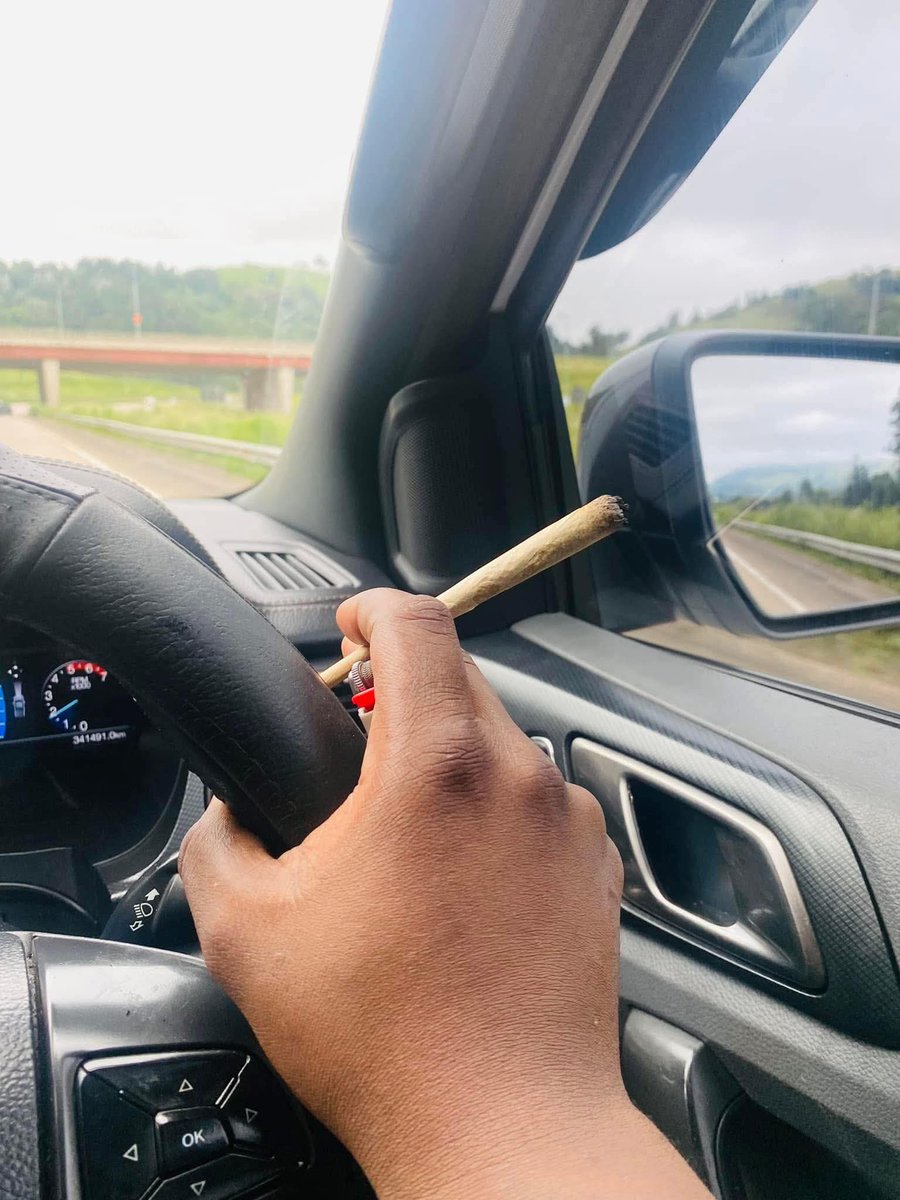 Date a weed smoker they don’t cheat , they just smile at your text and forget to reply 😄😁