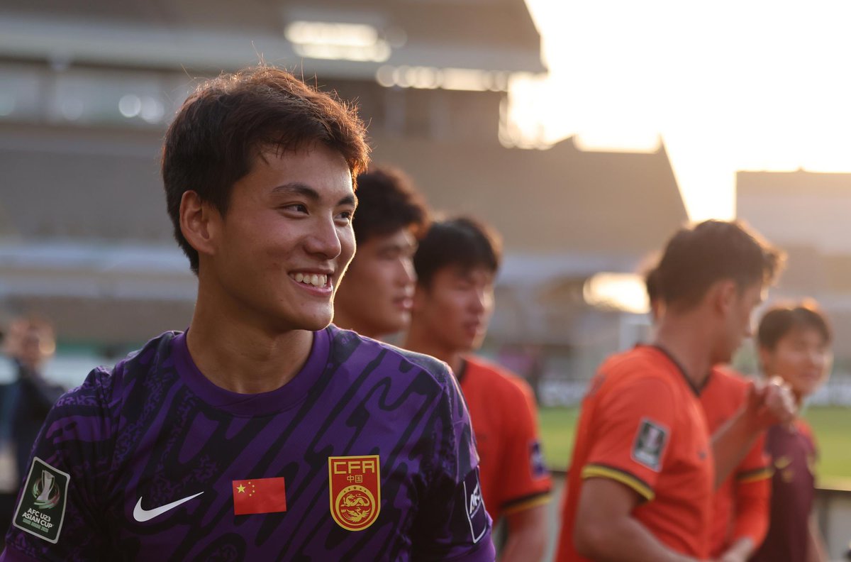 XinhuaChinese's tweet image. 中国队晋级亚洲杯四强！
当地时间1月17日，在沙特阿拉伯吉达举行的2026年亚足联U23男足亚洲杯四分之一决赛中，中国队与乌兹别克斯坦队在常规时间和加时赛0比0战平。最终通过点球大战，中国队4比2战胜乌兹别克斯坦队，晋级四强。