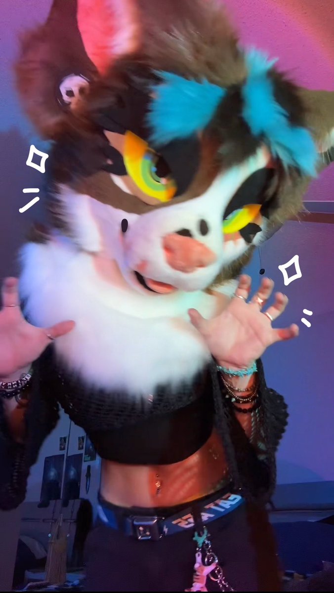 oooo hellooo (new fursuit head) ✨
