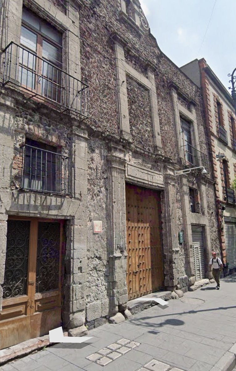 TrekAitana's tweet photo. @SSPCMexico @GobCDMX @SGIRPC_CDMX @AlcCuauhtemocMx @911_MX Existe riesgo estructural en los edificios coloniales, las fiestas clandestinas con más de 300 personas  en mesones #70 y #72  del centro histórico de CDMX crean microsismos, hemos levantado denuncias sin respuesta. https://t.co/fYqR16cH1j