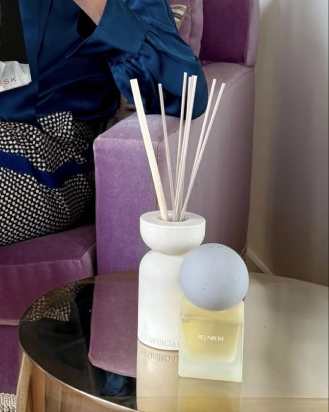 iconnnz's tweet image. ห๊าาา เดี๋ยวนะะะะ ไถฟีดเจอรูปแม่ elon musk แล้วเตะตาสิ่งนี้ มึง ครอบครัวที่รวยสุดในโลกใช้แบรนด์รื่นรมย์ แบรนด์เครื่องหอมไทยอะ เริ่ดมากกกก มีอะไรที่ชั้นกับบ้านคนรวยใช้เหมือนกันแล้ว 55555 แต่หอมจริงๆๆๆๆๆๆ