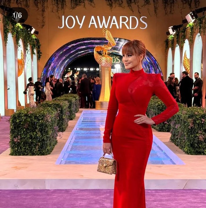 ملكة Joy AWARDS ❤️. 
ملكة المسرح.
ملكة الاحمر❤️
بحبك كتير 
<a href="/CAROLE_SAMAHA/">Carole Samaha</a>  ❤️❤️❤️💋