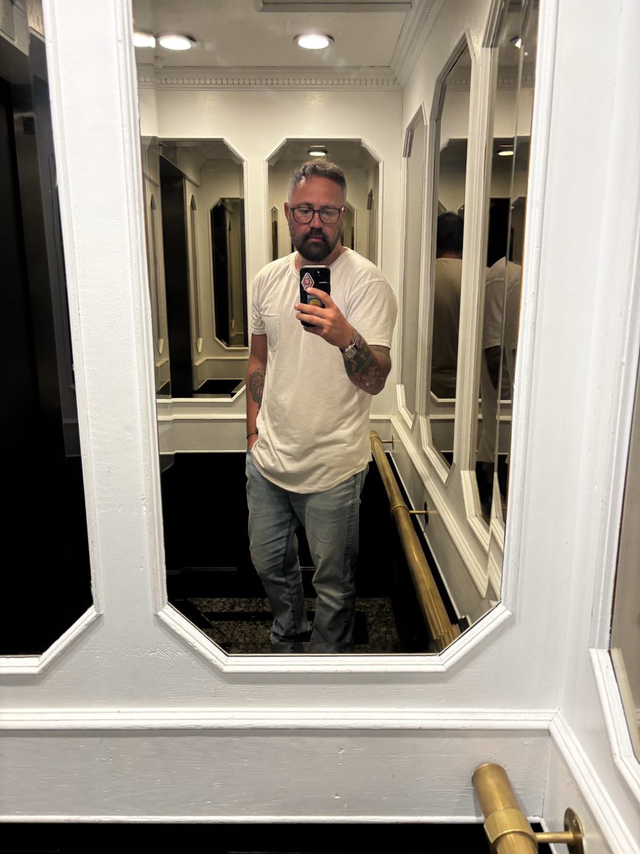 Oaknarrow's tweet image. Hi, I’m Oak and I make art inspired by nostalgia