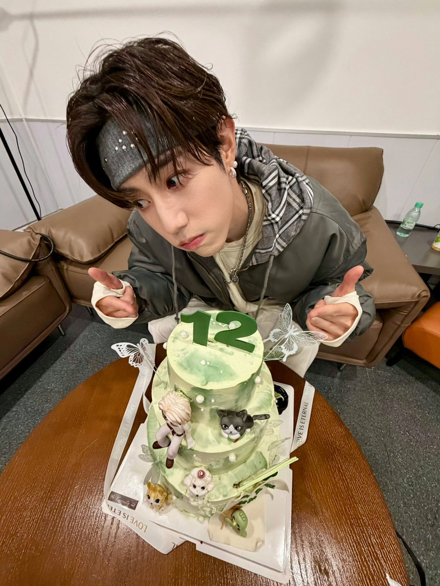 Thank you and Love you🫶🏻
#MarkTuanTheShapeOfYou_ShangHai 
#SunsetsandCigarettes
#Silhouette #MarkTuan_Silhouette  #MarkTuan #MARK #段宜恩 #마크 <a href="/marktuan/">Mark Tuan</a> <a href="/DNAmngmnt/">Mark Tuan Official</a>