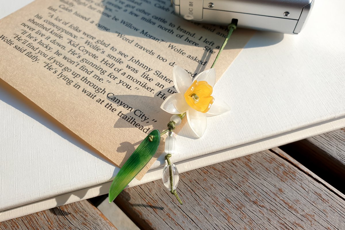 Move_produce's tweet image. [RT + 팔로우 Event ]

이 글을 알티해주신 팔로워 분들 중 한 분께  
스스로를 사랑해야 피어나는 꽃,  
[수선화 끈갈피]를 보내드립니다!💛 

1월 신제품 출시🫶 구경오세요!
mkt.shopping.naver.com/link/696c784a7…