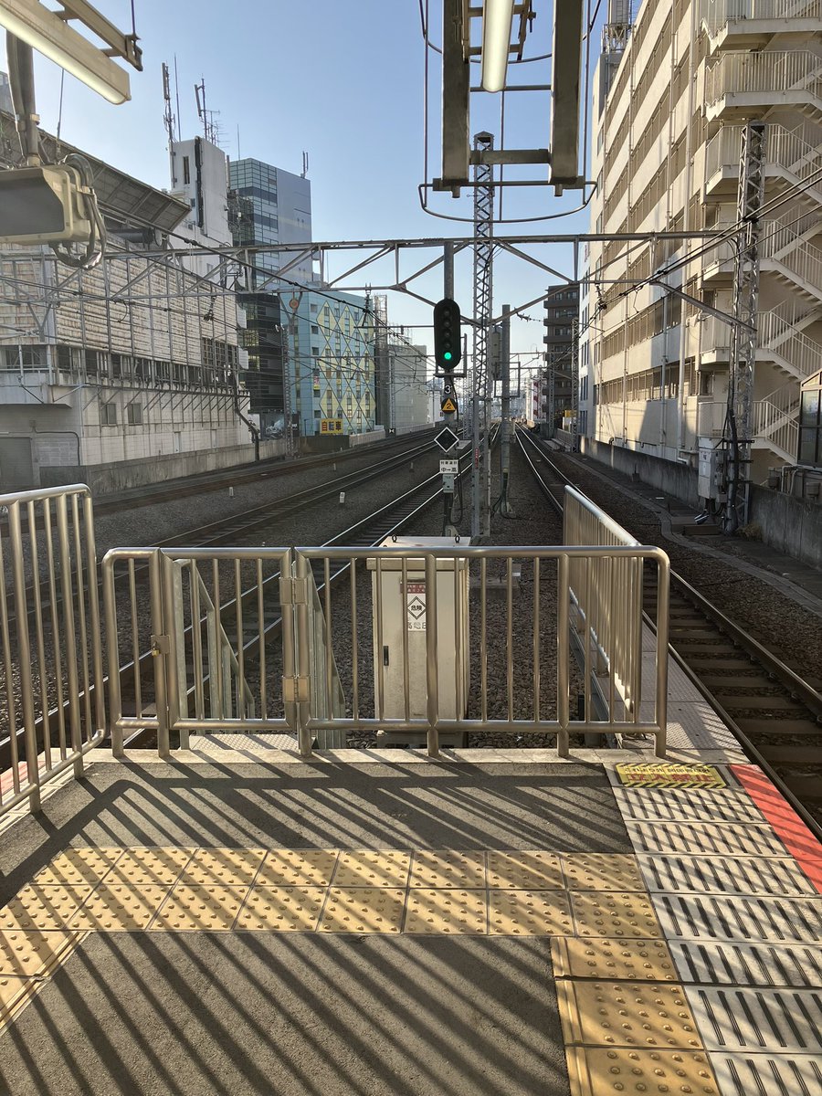 吉祥寺駅のホーム、反対側も端から降りれる改札作ってほしい。