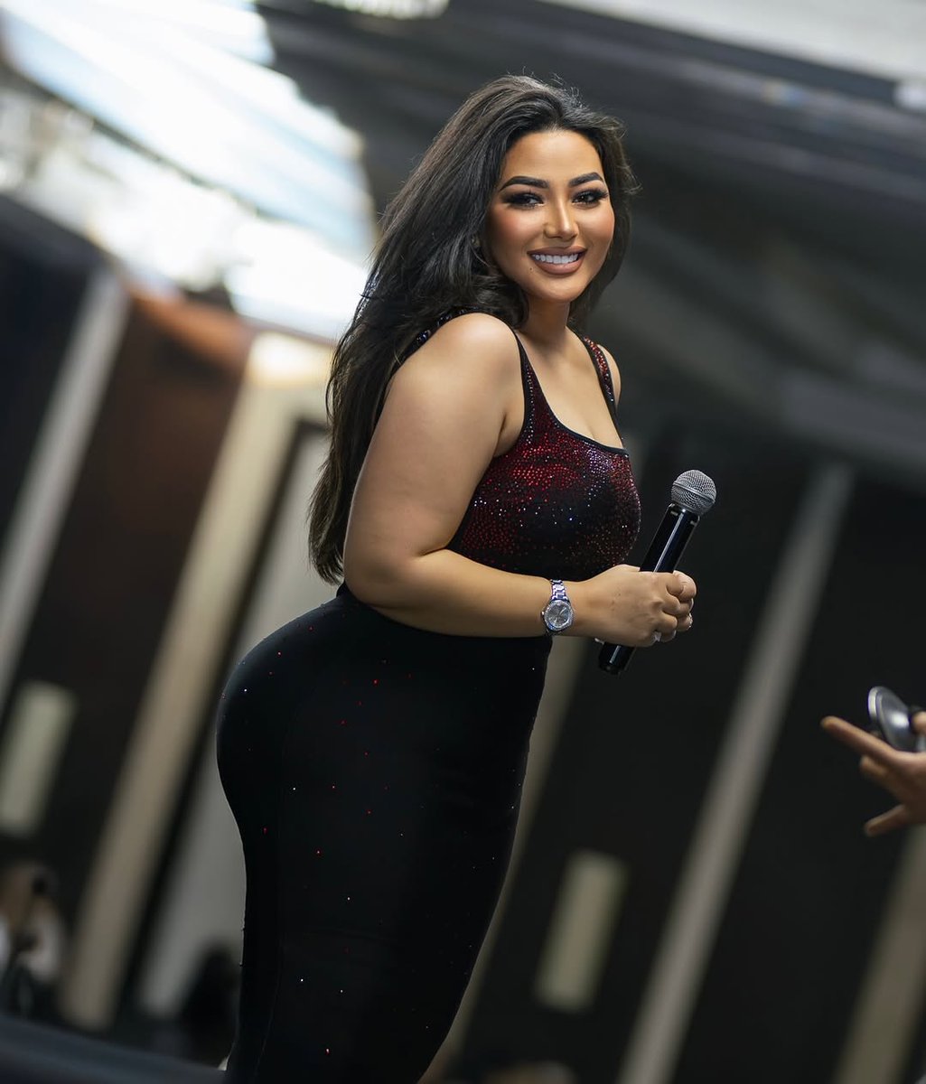 Celebrities tweet media