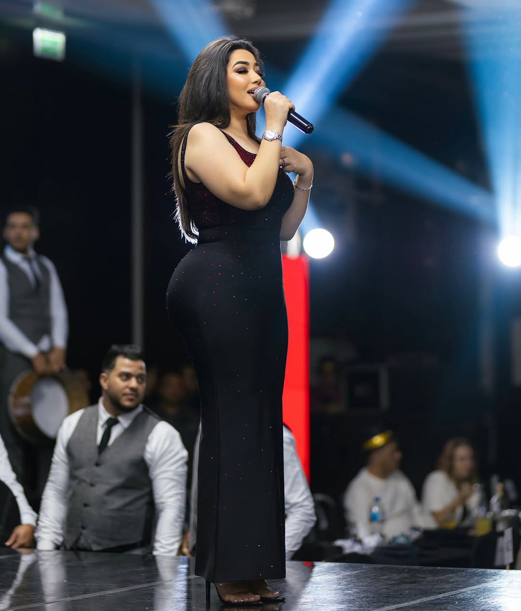 Celebrities tweet media