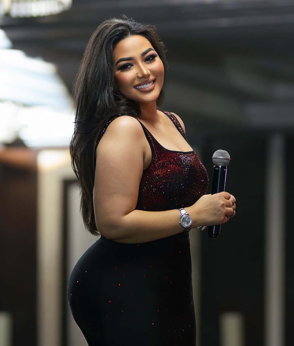 Celebrities tweet media