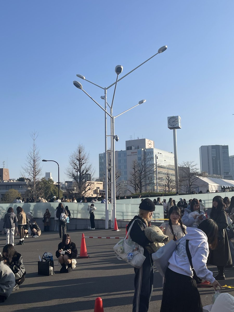 kotoha0423's tweet photo. @tako95yaki 敷地内に入りましたら、左側の柵辺りにいます https://t.co/3vZR6qtHYT