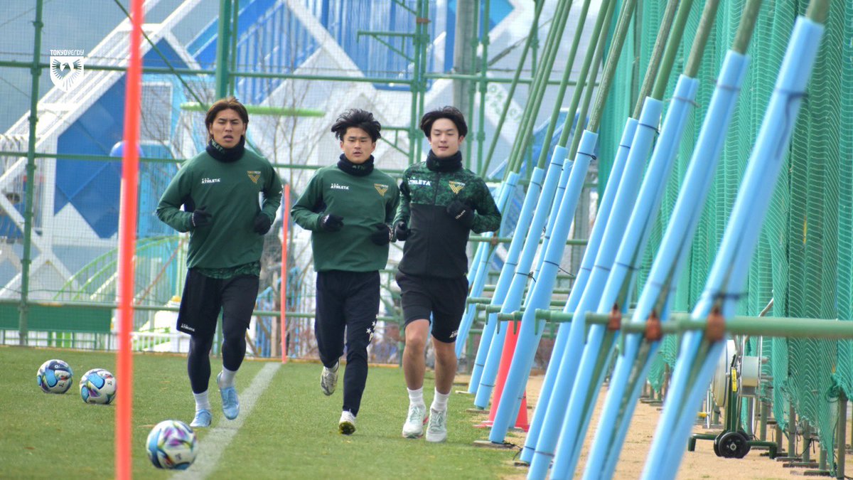 TokyoVerdySTAFF's tweet image. トップチーム昇格 #仲山獅恩 選手合流💚

東京ヴェルディユースからトップチームへ昇格をした、仲山獅恩 選手が、チームに合流しました！

背番号は「24」です！

初トレーニング後に、メディアの囲み取材に応じました。そのダイジェストをお届けします。…