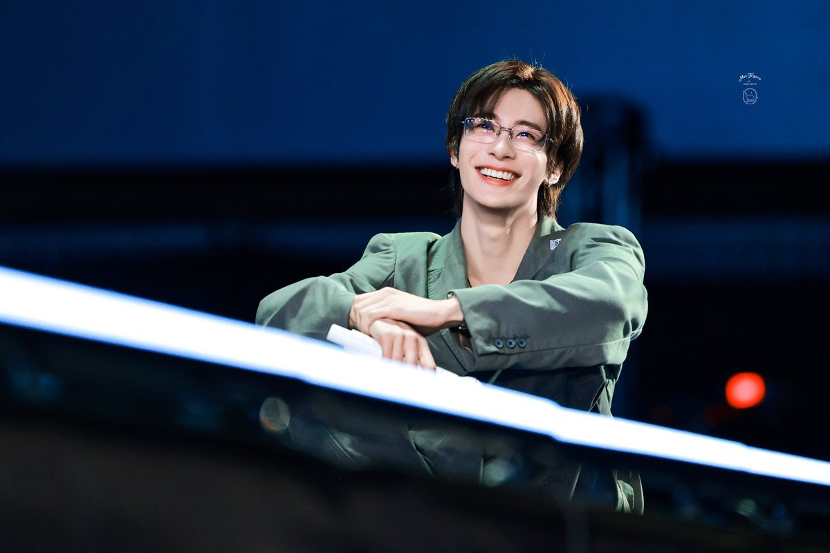 riizebabo's tweet image. 형들보구 웃는거 진짜이뽀니천사야