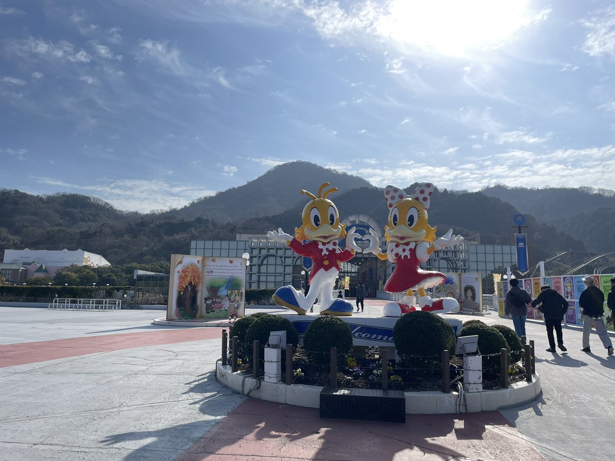 20年ぶりくらいのレオマ。幼い私に悪夢とワクワクを植え付けてくれたレインボーバンデットが運休中でくやしかった…！でもやっぱ楽しい😊