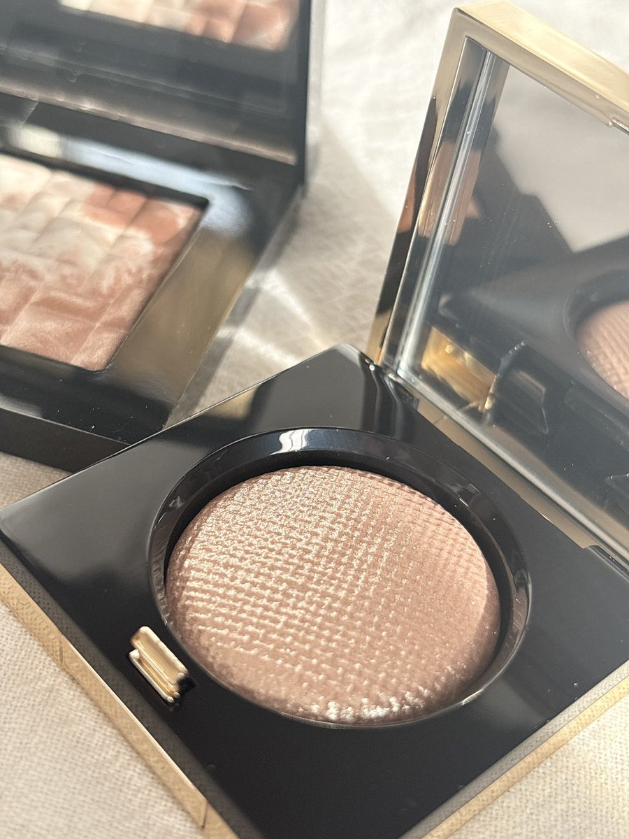 nemonohashi_'s tweet image. #購入品
#BOBBIBROWN

ずっと欲しかったシャドウとハイライト💫
本当にずっと欲しくて迷ってたからついに手に入れた感✨！大切にたくさん使う🫣💖