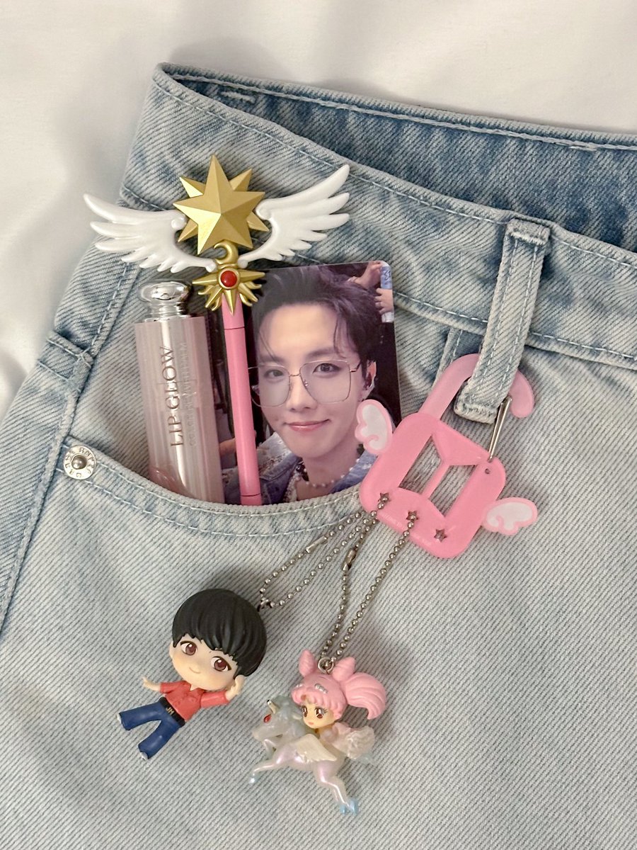 suliciar's tweet image. jhope girl aesthetic ♡⸝⸝