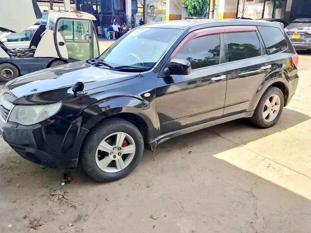 Eng_Matarra's tweet photo. HUYU nilikuwa na mteja akafika 17m, akakataa eti ni ndogo.

Leo tena ananitafuta.

Anauza hiyo 17m aliyokataa.😆😆

SUBARU FORESTER SH5 🔥 🔥

REG" #DUX
Cc. 1990
Full Ac 🌧
Engine-EJ20 
Sport Rims 🛞 
Android Tv 🖥 🎶 
Full Documents ✅️ 

BEI - 17M

IPO DAR

WHATSAPP-0719542184 https://t.co/9uXFTxCNex