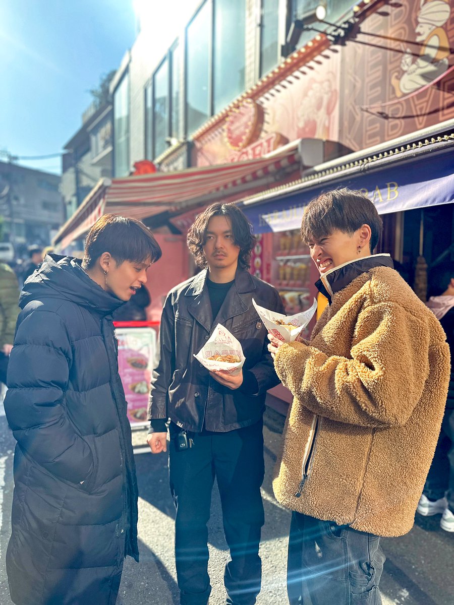 REBORNS5's tweet photo. LIVE本番前の腹ごしらえ🇹🇷🔥
リーダーは我慢ﾃﾞｽ。。。 https://t.co/c7UYsCUua6