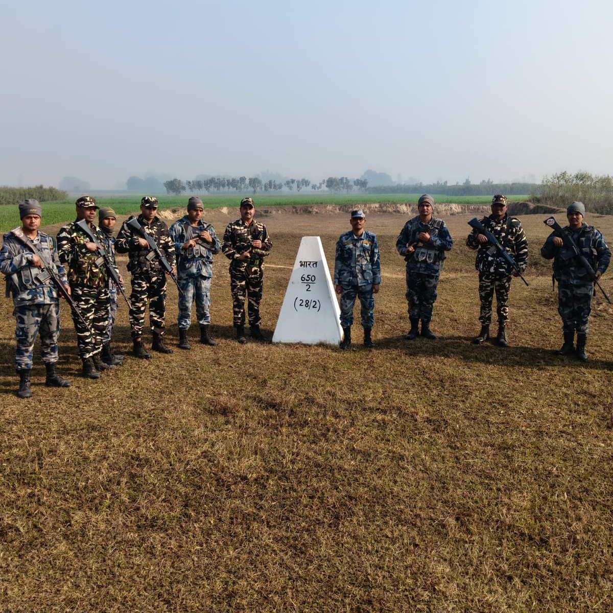 42bnssb_INDIA's tweet photo. सीमा पर कदम से कदम मिलाकर—
SSB 🇮🇳 और नेपाल APF 🇳🇵 की संयुक्त गश्ती,
सुरक्षित सीमा, सुरक्षित भविष्य।
#JointPatrol #SSBIndia #NepalAPF #IndoNepalFriendship #BorderGuardians #UnityInSecurity
@SectorSsb @SSB_INDIA @SSBFTRLUCKNOW @SSBSHQGKP https://t.co/fsPKiEgONU