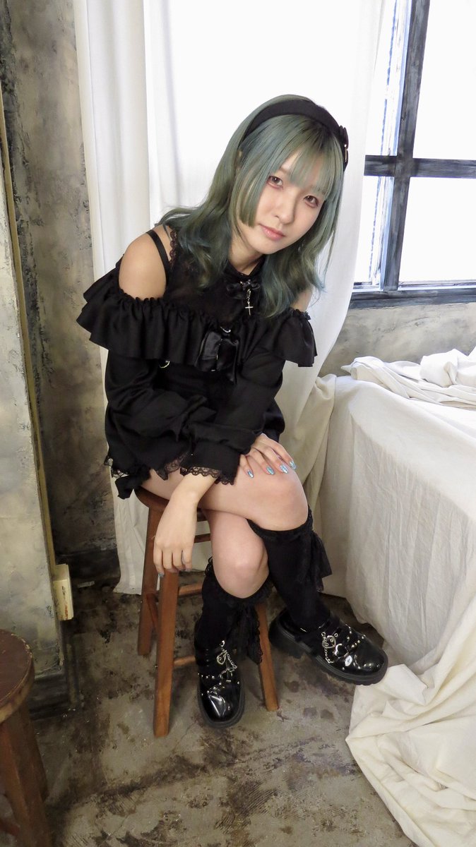 首筋が挑発的 感じるまま衝動的 くすぐったい感情が暴走中 危険な恋の