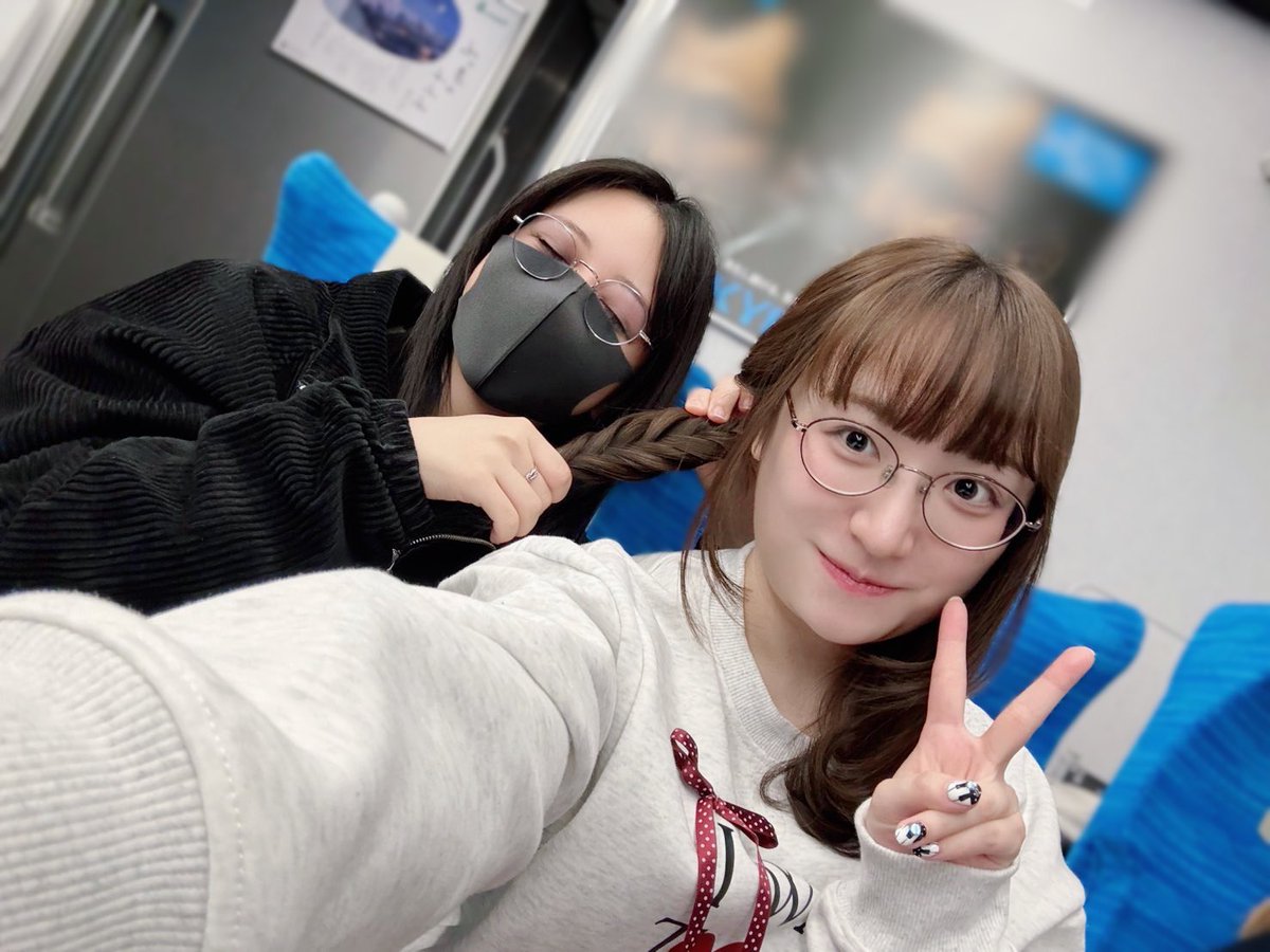 メガネ姉妹👭👓
なぜかいつも私の髪の毛を編んでくれる子🥁