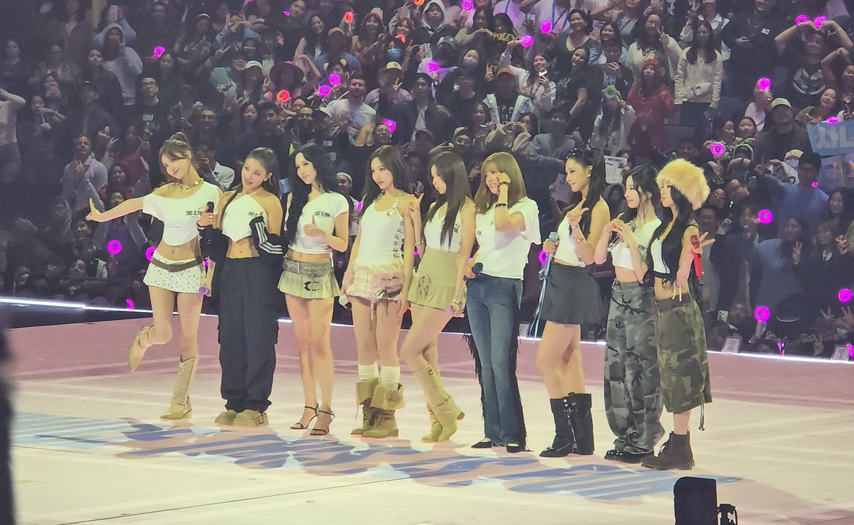 bia 𝜗𝜚 tweet media