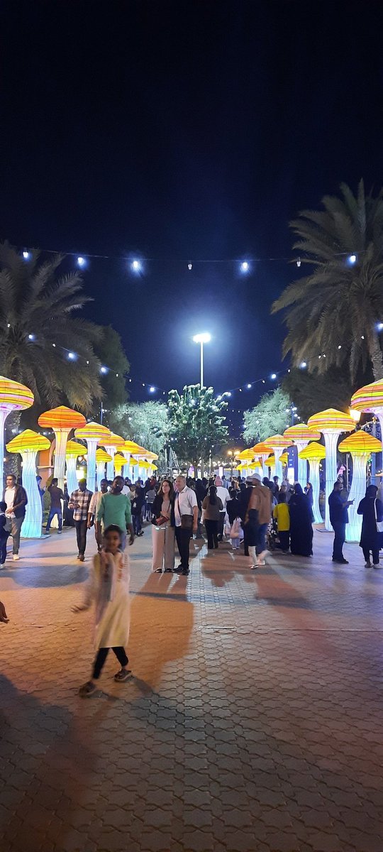 Yeezidiaz's tweet photo. Muscat nights at Qurum https://t.co/YIPUtJH4QE