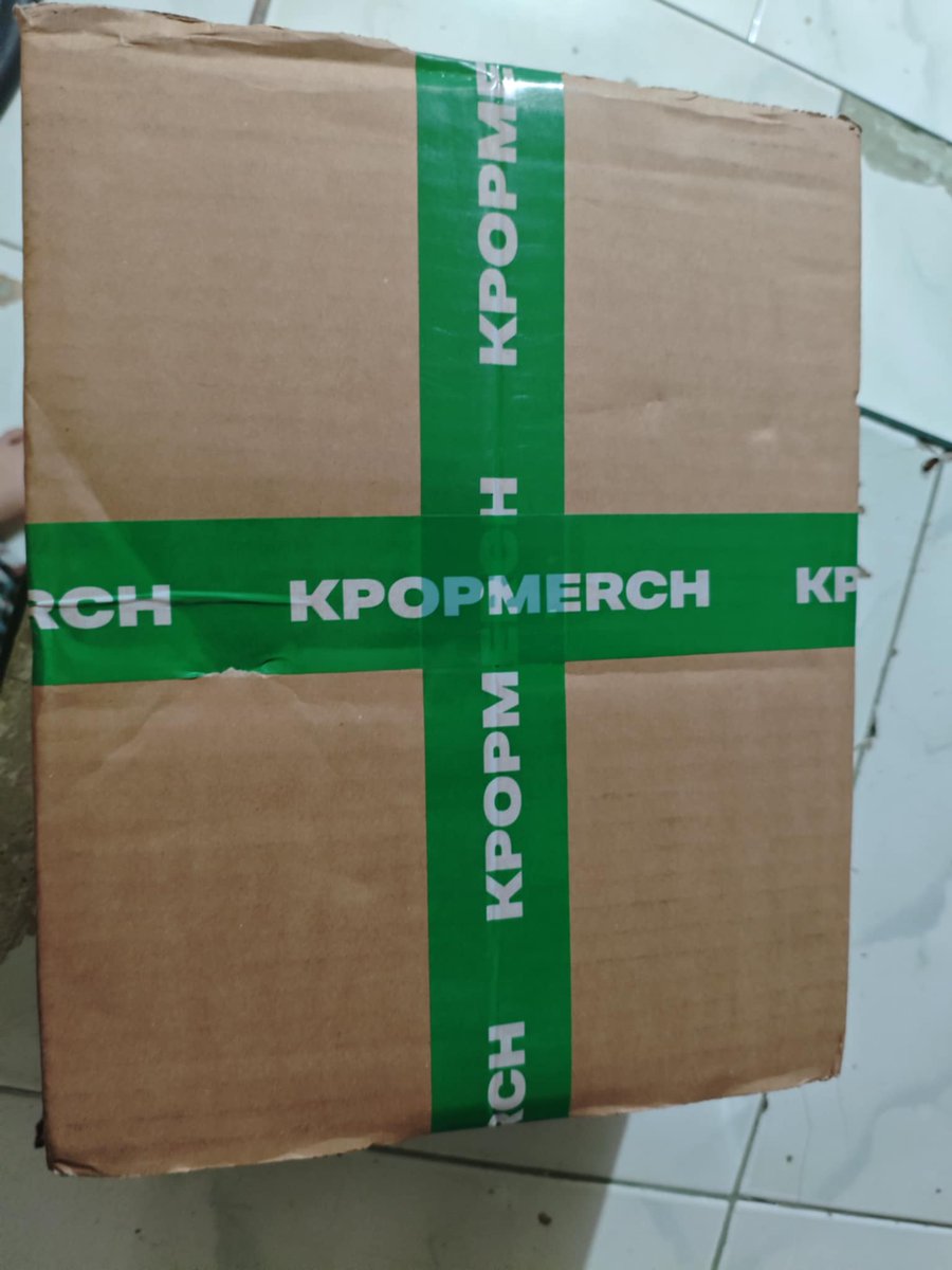 yoooohoooo it's already arrived 🥰🫶
thanks <a href="/KpopmerchShopee/">KPOPMERCH Shopee</a>..

I will drop the mechanichs soon..
pls follow me here and RT this post 🤗
for more updates.. 😉
#GIVEAWAY 
#TREASURE 
#treasuremaker 
#SEVENTEEN 
#carat