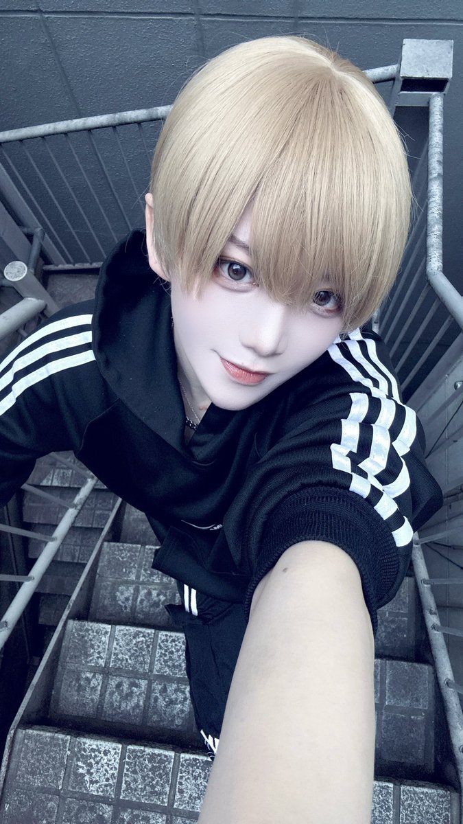 Makoto_WI's tweet photo. 締め上げてるポーズ
 #男装コンカフェ https://t.co/Zuk7hK3EOt