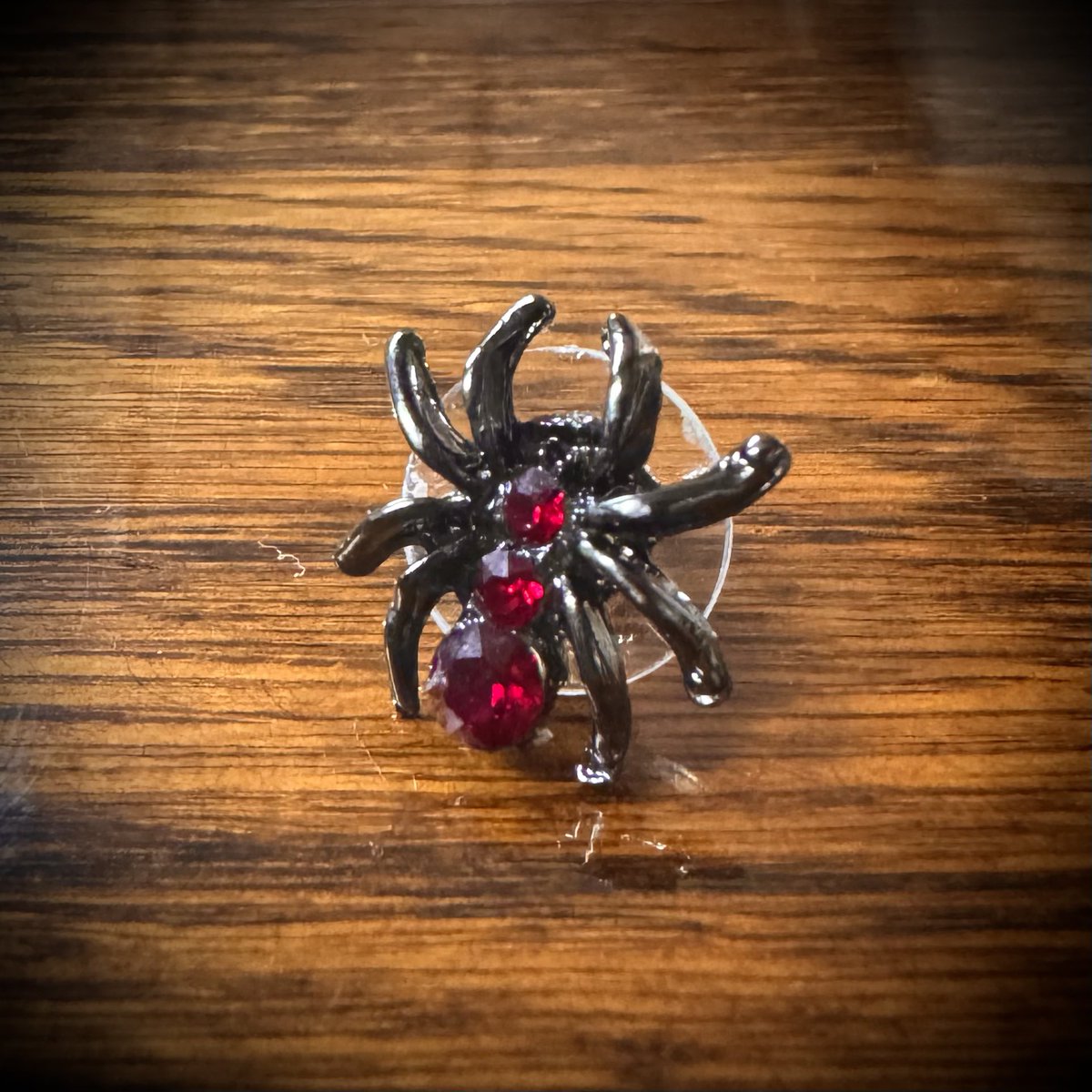 🕷復刻中‼️🕷蜘蛛にラインストーンがキラキラ輝いてる綺麗なピアス