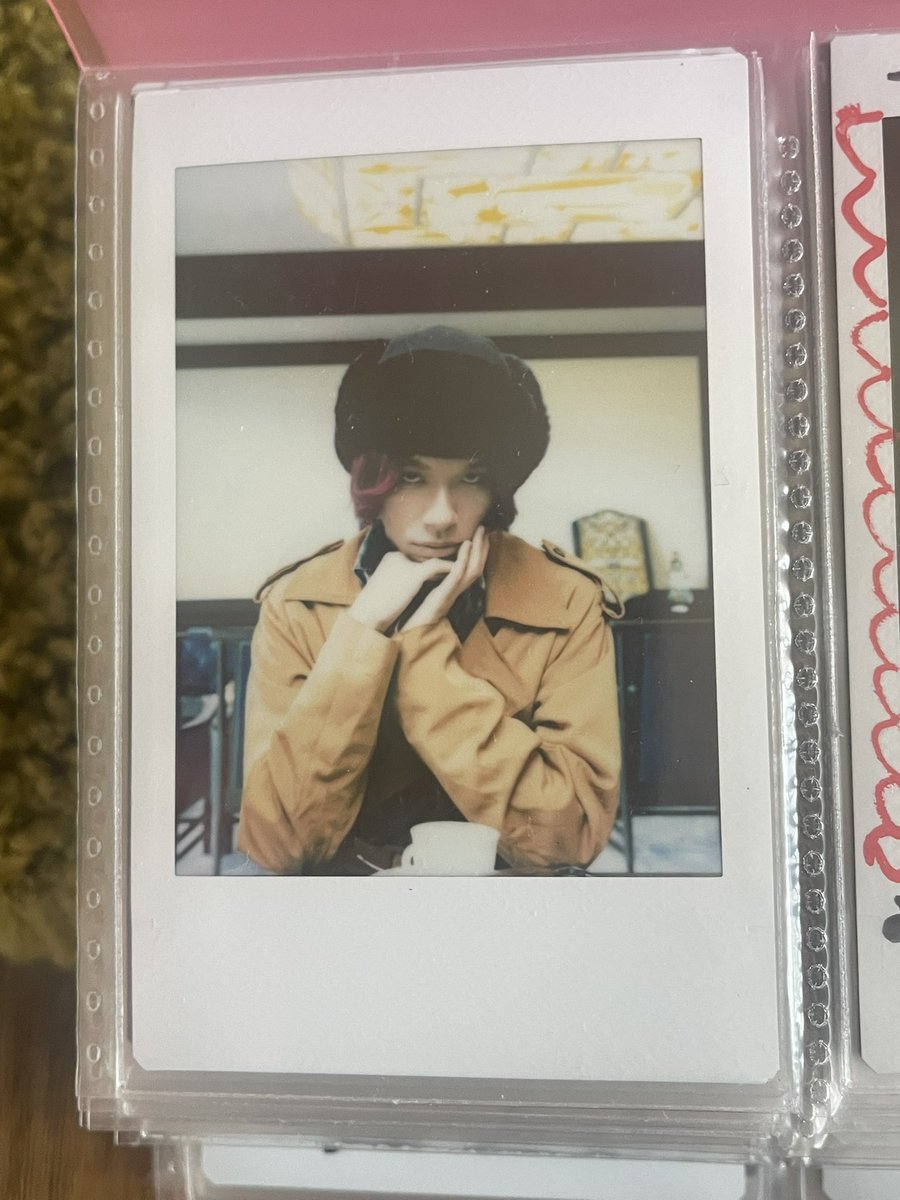 絶対にこれ前にも呟いたことあるけど、私にとっての初チェキはアイドル