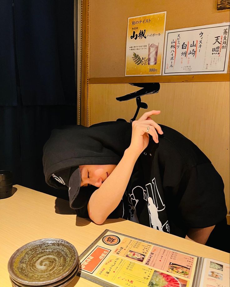 Jeonghan tweet media