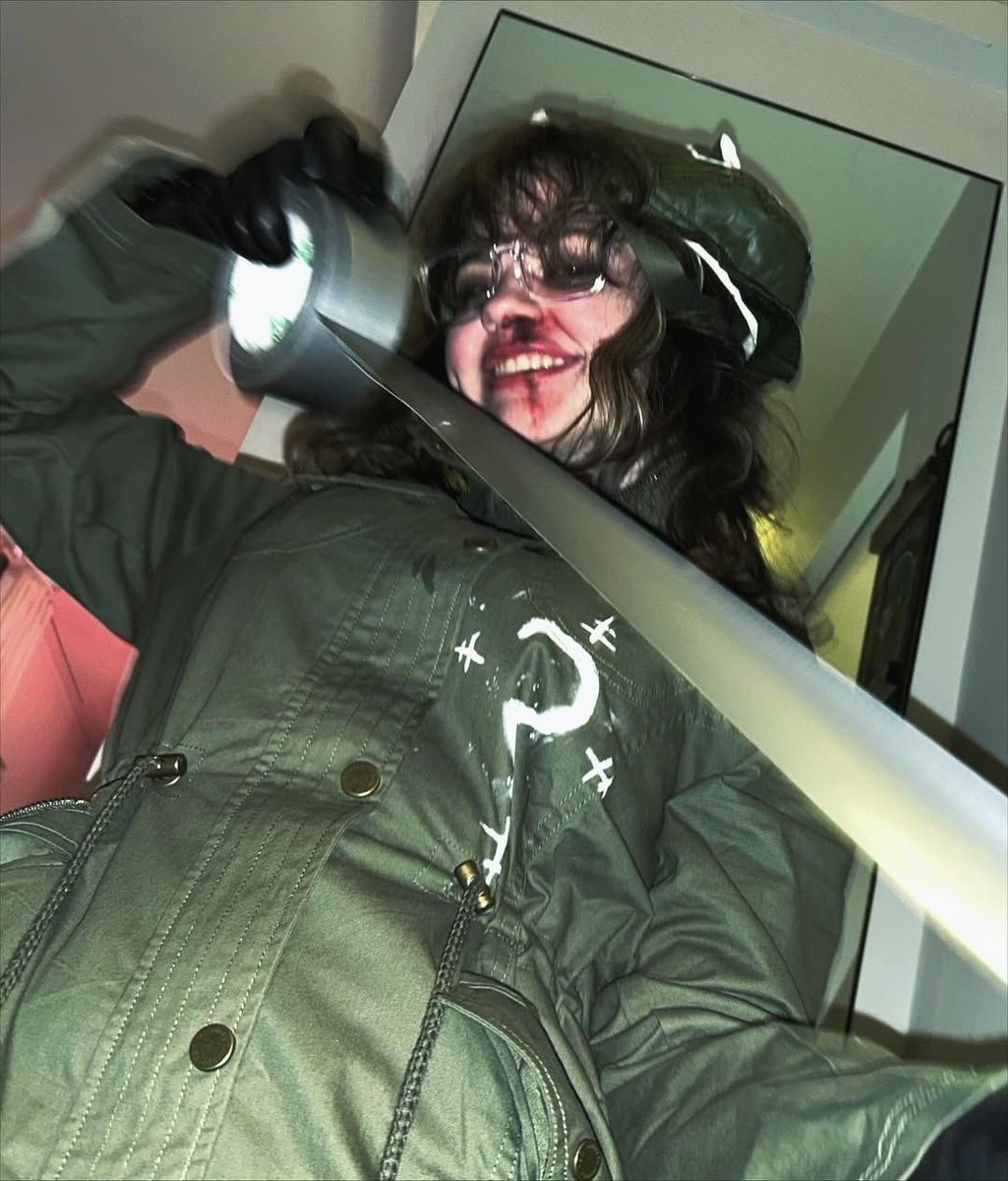 UrAPghost's tweet image. POV ur the bomb Norah's building to kill the creepy ass bug man 
 (inspired by Milo's riddler Halloween photos)

#jrwi #jrwiUPP #unwitnessprotectionprogram