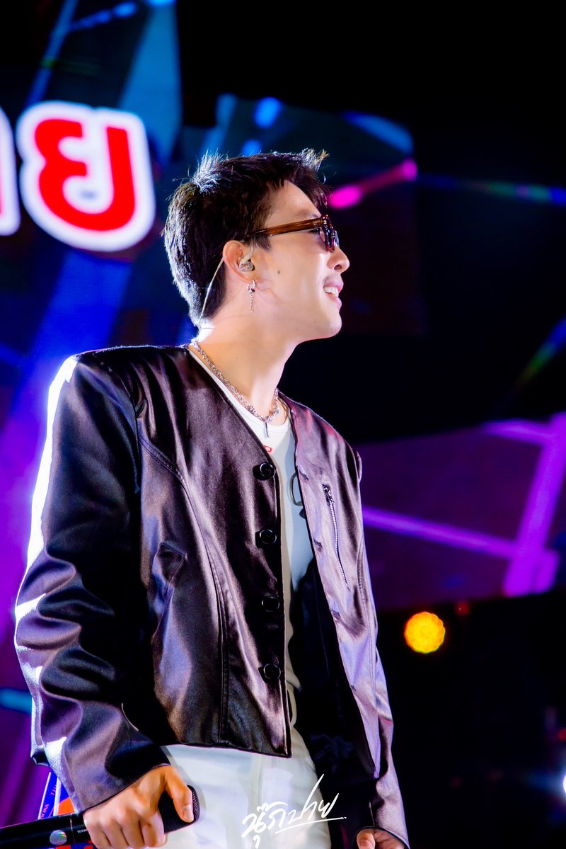 Nook_Official's tweet image. 𝟏𝟕 𝐉𝐚𝐧𝐮𝐚𝐫𝐲 𝟐𝟎𝟐𝟔
CONCERT : ม่วนเด้อแลนด์ 2

ขอบคุณพี่บัวขาว และทีมงาน ม่วนเด้อแลนด์ ทุกท่านครับ เป็นปีที่2 แล้วที่ได้มาเล่นที่นี่ ยินดี และดีใจมากครับที่ได้มอบความสุขให้กับทุกคน ยังคงม่วนสมชื่อ อบอุ่นเหมือนเคย ขอบคุณทุกคนหน้าเวทีที่มาม่วนนำกัน ร้อง เต้น…