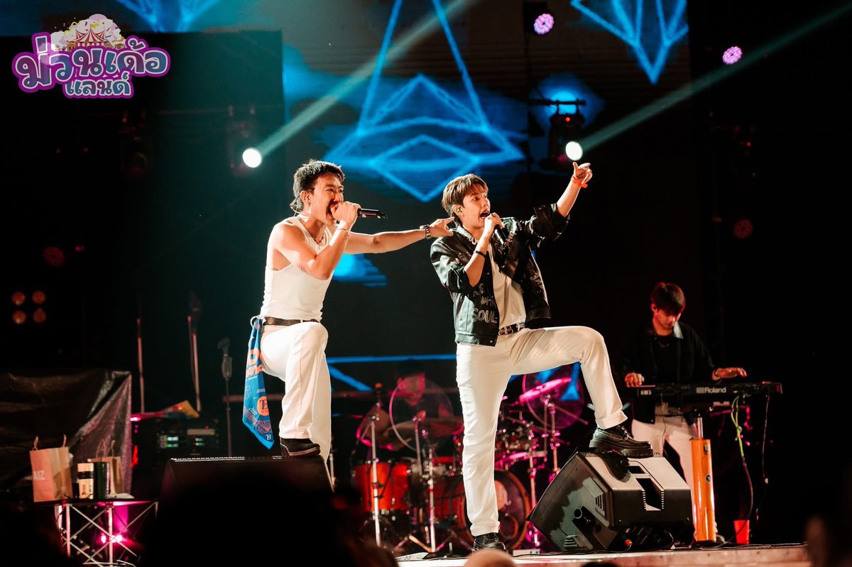 Nook_Official's tweet image. 𝟏𝟕 𝐉𝐚𝐧𝐮𝐚𝐫𝐲 𝟐𝟎𝟐𝟔
CONCERT : ม่วนเด้อแลนด์ 2

ขอบคุณพี่บัวขาว และทีมงาน ม่วนเด้อแลนด์ ทุกท่านครับ เป็นปีที่2 แล้วที่ได้มาเล่นที่นี่ ยินดี และดีใจมากครับที่ได้มอบความสุขให้กับทุกคน ยังคงม่วนสมชื่อ อบอุ่นเหมือนเคย ขอบคุณทุกคนหน้าเวทีที่มาม่วนนำกัน ร้อง เต้น…