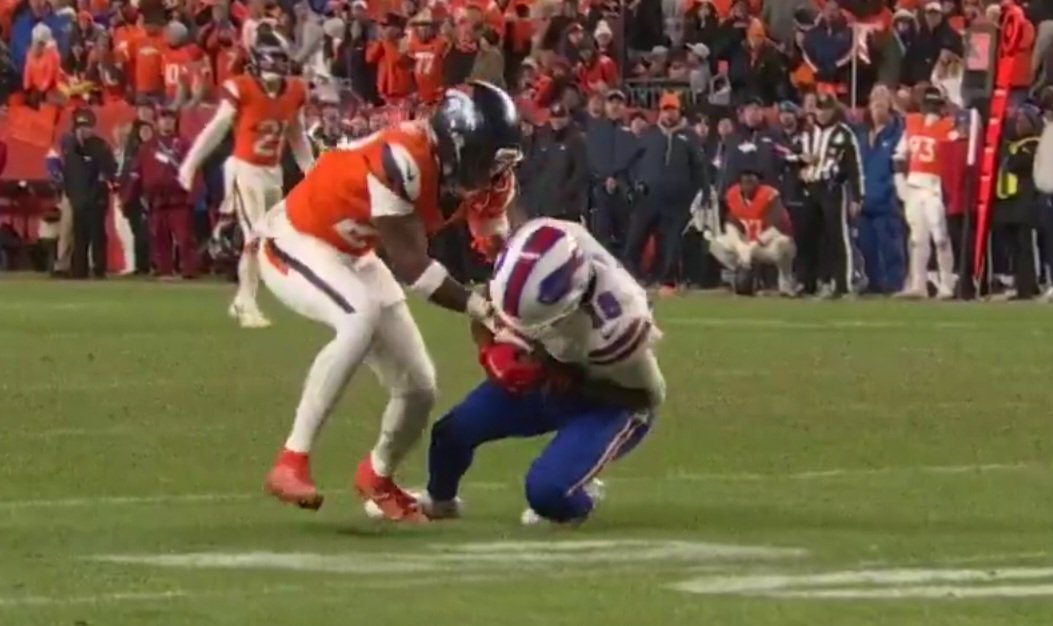 . <a href="/GeneSteratore/">Gene Steratore</a> said with great certainty that one of these WRs definitely had possession and one definitely didn't. I'll let you all decide which is which