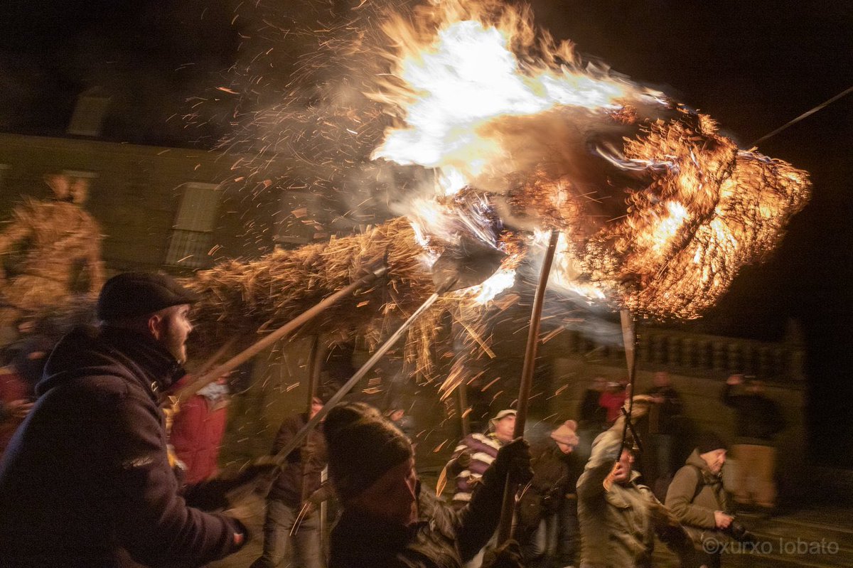 Foto da festa dos Fachos en Castro Caldelas no meu libro “Galicia é unha festa”